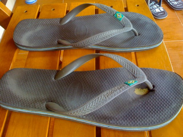Fake flip-flops